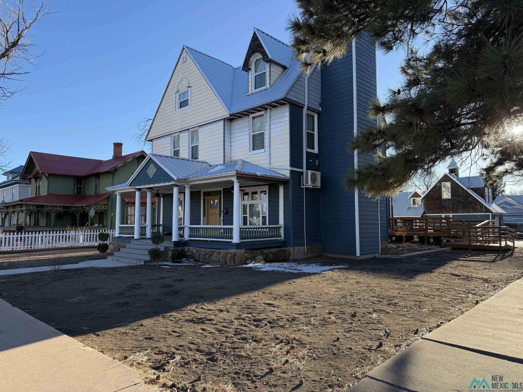 Luxury Homes near Santa Fe