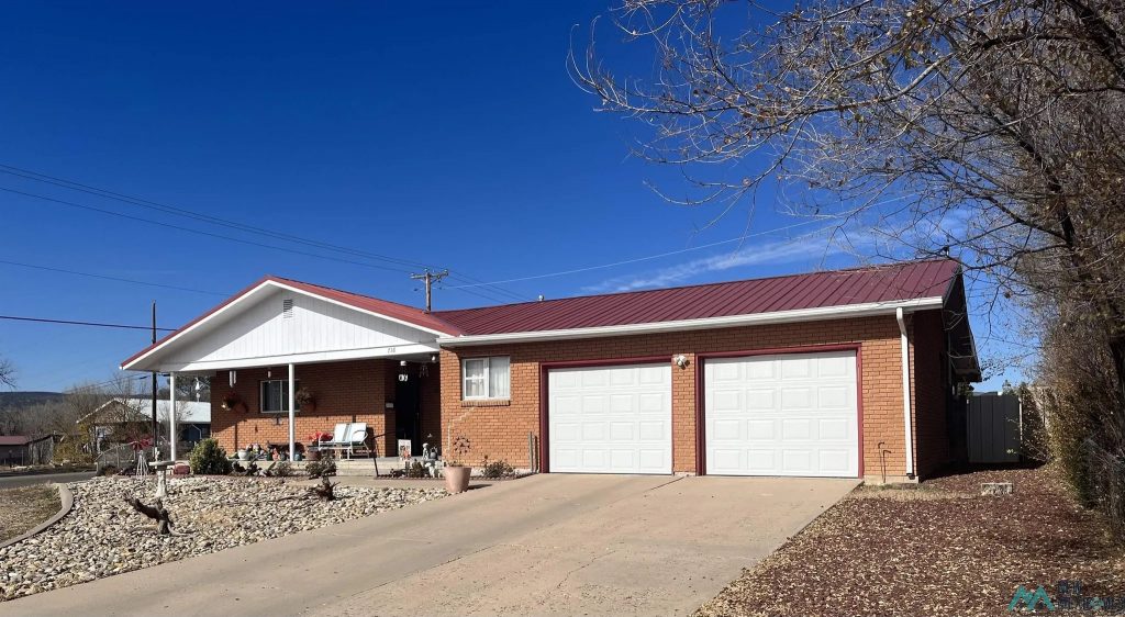 Ranch Style New Mexico Home With Red Bricks